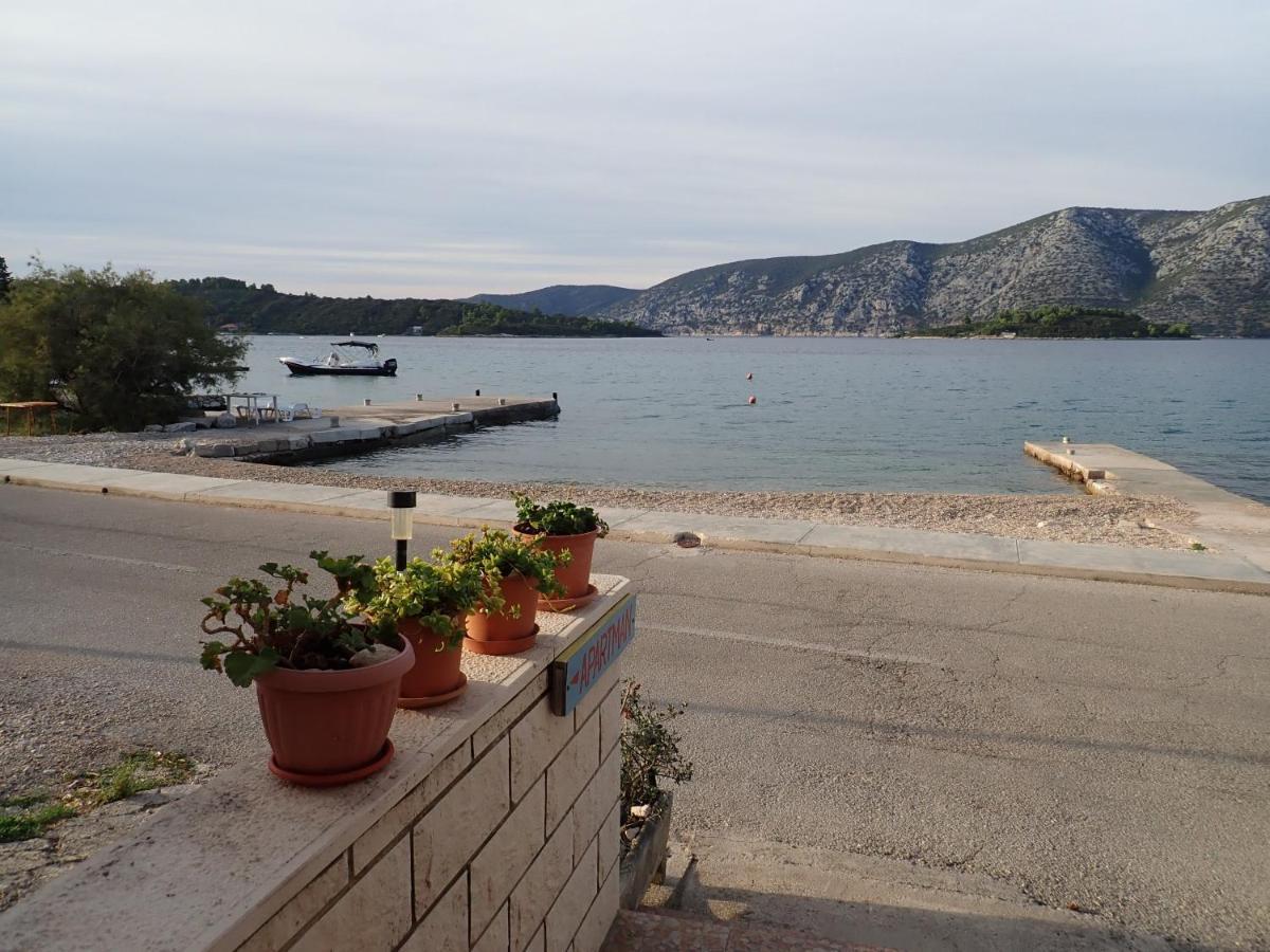 Katja Beach Apartment Račišće Exteriör bild