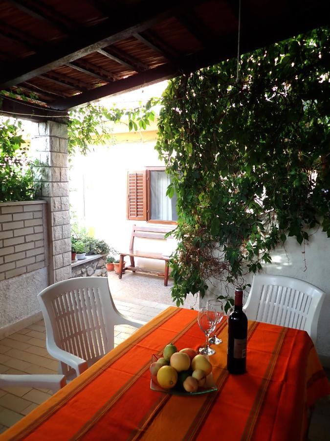 Katja Beach Apartment Račišće Exteriör bild