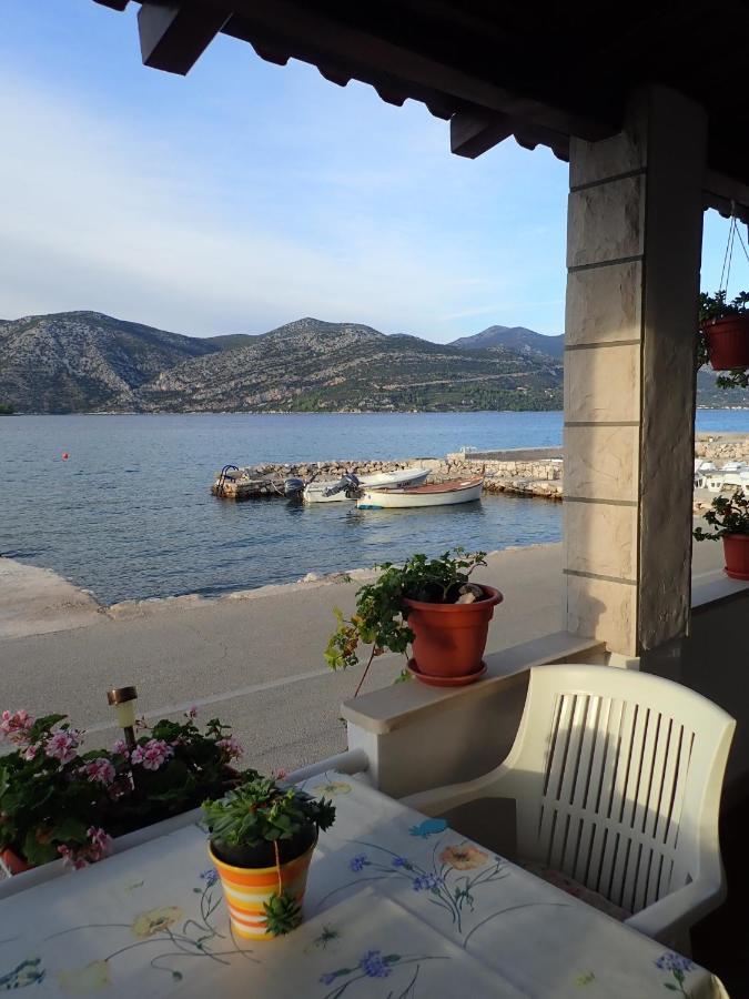 Katja Beach Apartment Račišće Exteriör bild