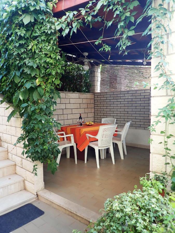Katja Beach Apartment Račišće Exteriör bild